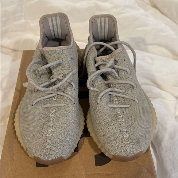 Yeezy Boost 350 V2 in Classic Gray - Picture 5 of 11